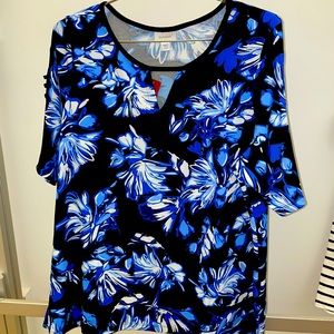 Avenue Blue and white Floral top Lattice Sleeve *NWT*